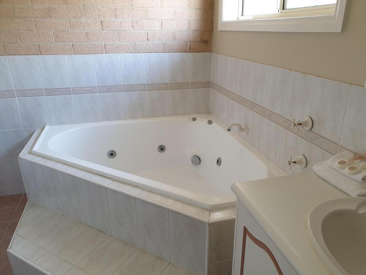 Blayney Central Motel Екстериор снимка